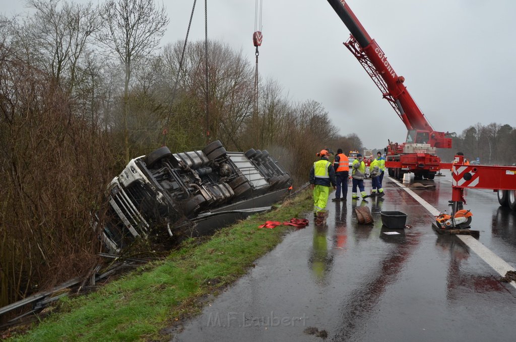 VU LKW umgestuerzt A 3 Rich Frankfurt AS Koenigsforst P375.JPG - Miklos Laubert